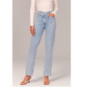Abercrombie & Fitch The '90s Straight Ultra High Rise Jeans Light Wash Denim 25